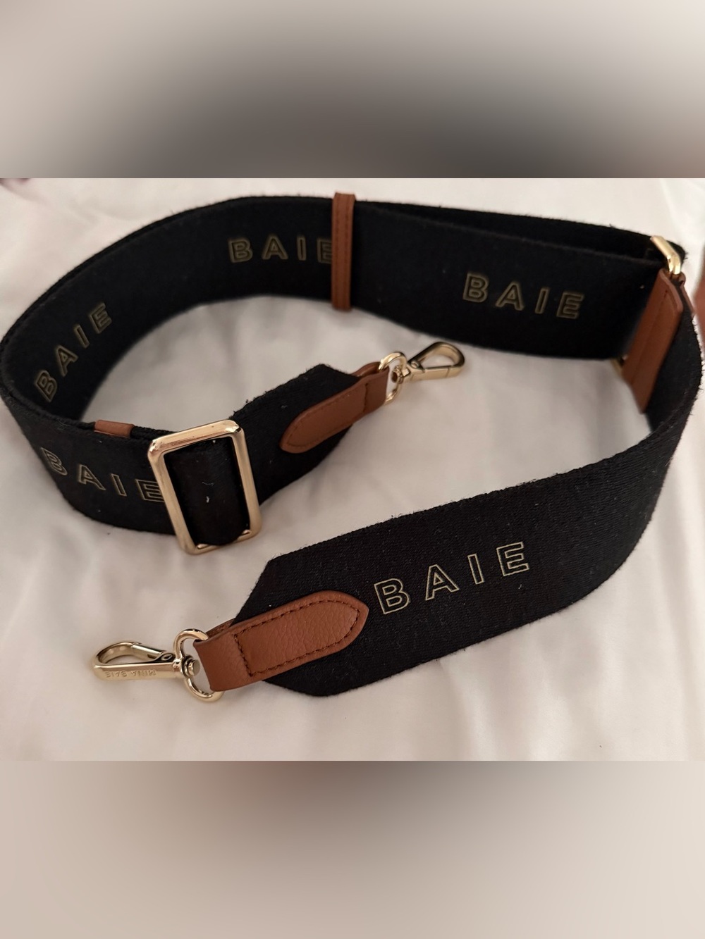 Mina Baie Shoulder Strap